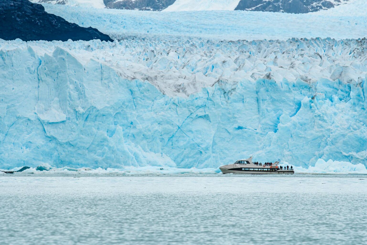 Pared norte del Glaciar Perito Moreno vista desde la navegación